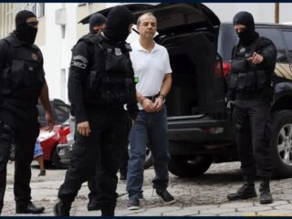 Sérgio Moro intima Polícia Federal (PF) a esclarecer uso de algemas em pés e mãos de Cabral