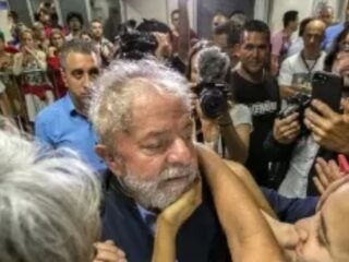 Moro decreta prisão de Lula e determina que ele se apresente até amanhã...