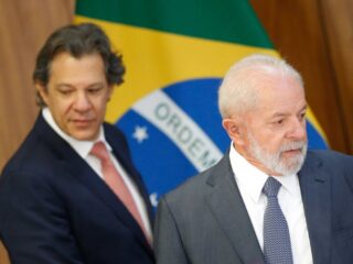 PT não tem condições de abrir mão de Lula, diz Haddad