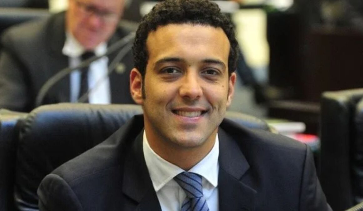 Deputado estadual Bernardo Ribas Carli morre em queda de avião no PR