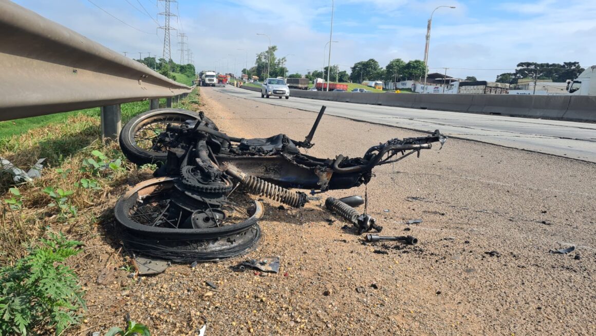 Jovem é arrastada por moto por cerca de 200 metros