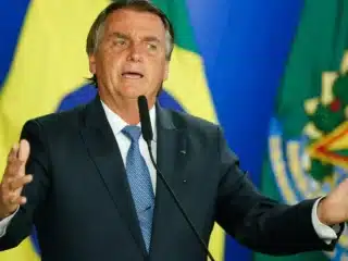 ASSISTA: Bolsonaro dispara contra Lula "Posso ser horrível, mas o outro é péssimo"