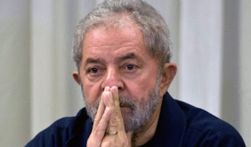 Com cela aberta e reuniões diárias, a campanha de Lula é desenhada na prisão