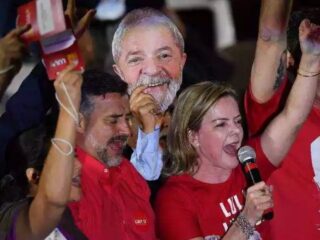 PT oficializa Lula como candidato: "ação mais confrontadora que fazemos"