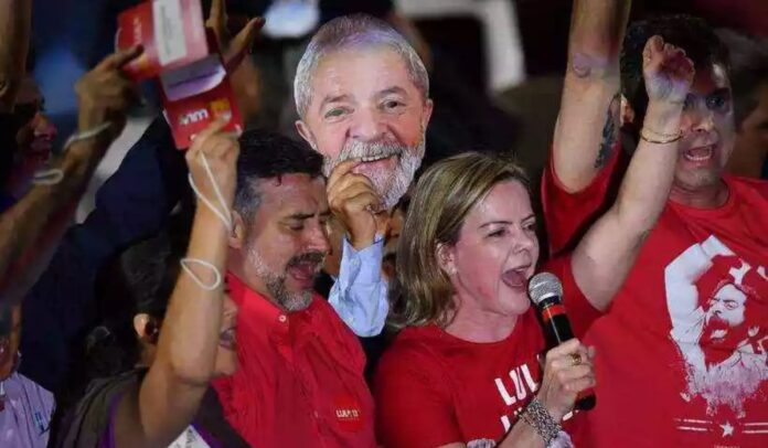 PT oficializa Lula como candidato: "ação mais confrontadora que fazemos"