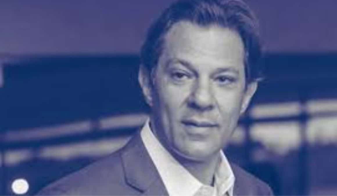 Haddad repete em sabatina acusação equivocada feita por músico que chamou Mourão de ‘torturador’ Haddad repete em sabatina acusação equivocada feita por músico que chamou Mourão de 'torturador'