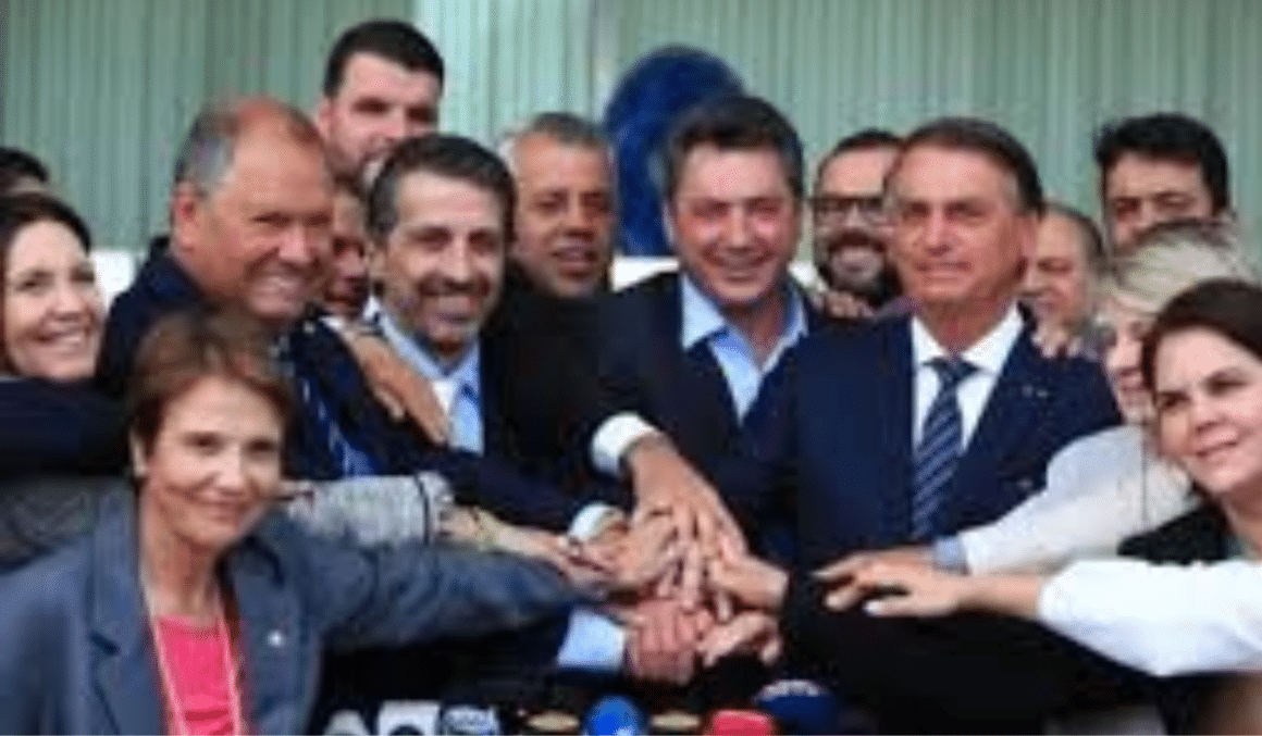 Bolsonaro recebe representantes do agronegócio e defende agricultura familiar Bolsonaro recebe representantes do agronegócio e defende agricultura familiar