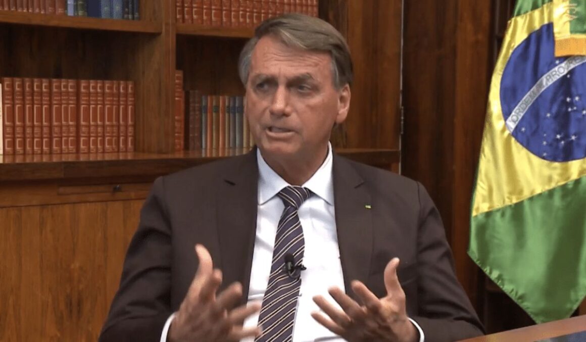Bolsonaro dará primeira entrevista ao vivo hoje para a RecordTV às 19h