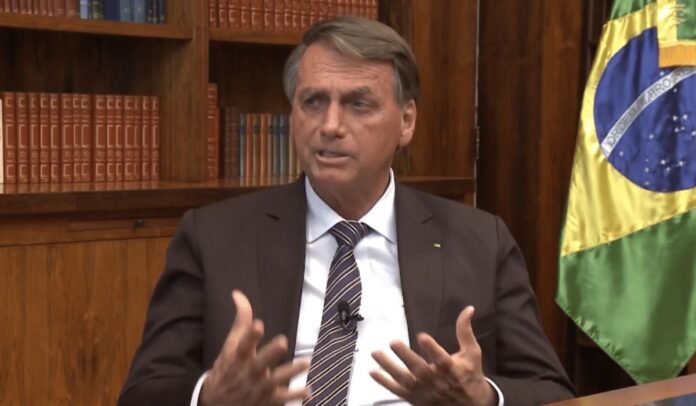 Bolsonaro dará primeira entrevista ao vivo hoje para a RecordTV às 19h