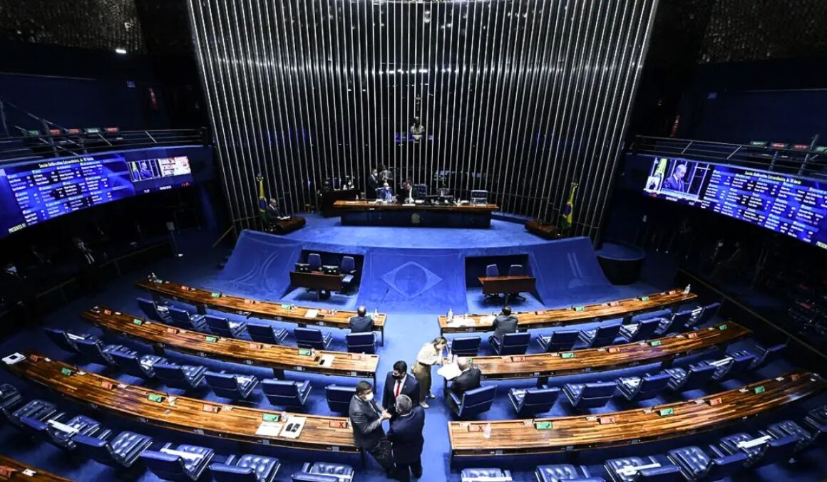 Senadores que tentam reeleição não votaram em 28% das sessões