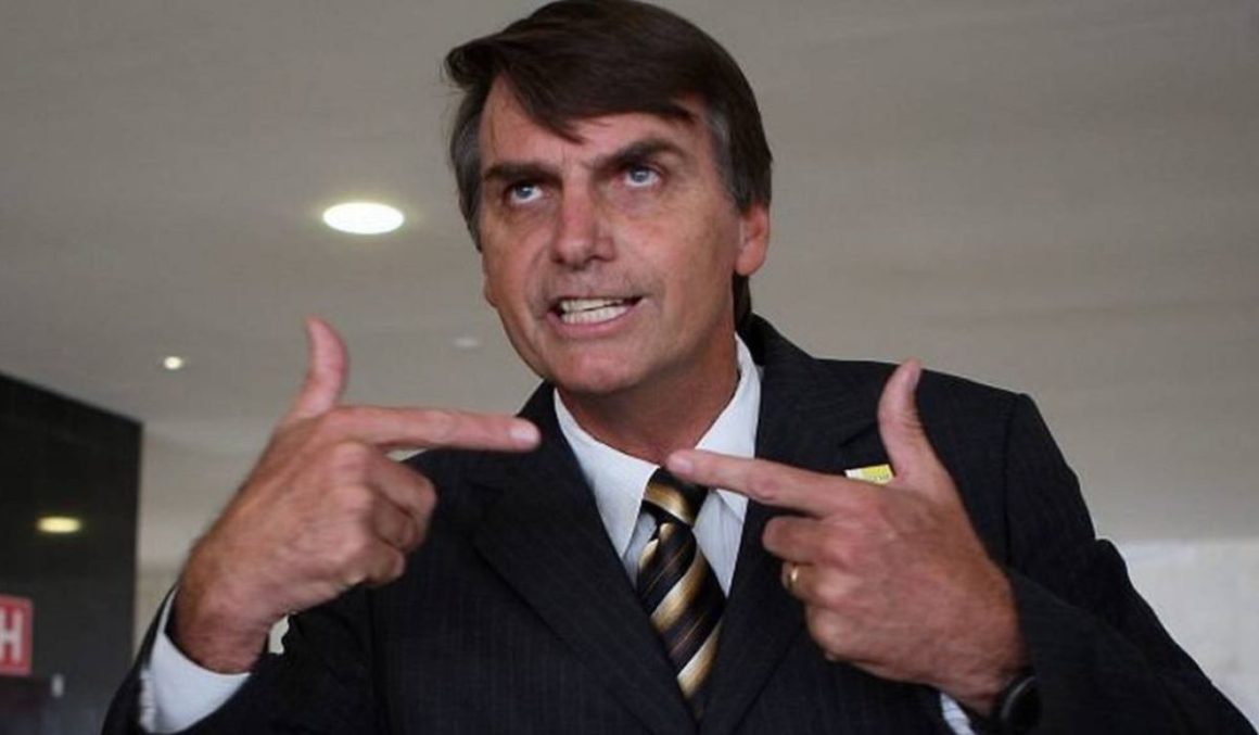 Povo não quer saber se ministro é gay, mulher ou negro, quer que 'dê conta do recado', diz Bolsonaro