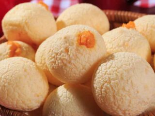 PÃO DE QUEIJO DE LIQUIDIFICADOR: CONFIRA A RECEITA