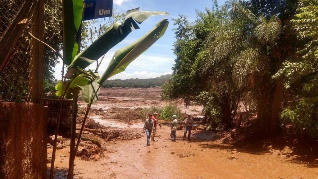 Barragem da Vale se rompe em MG; governo do Estado faz força-tarefa