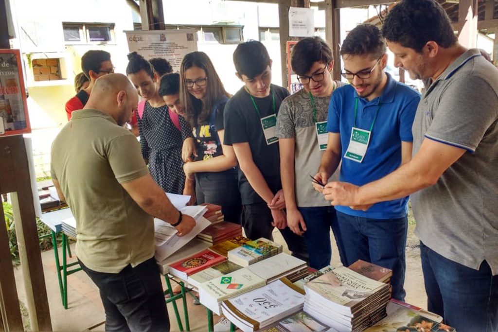 Ação literária da Imprensa Oficial atrai estudantes e profissionais da UEPA