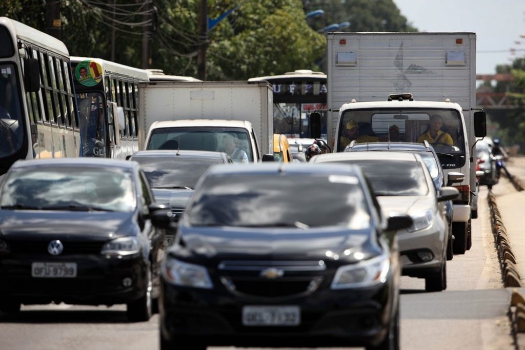 Licenciamento para veículos com finais 74, 84 e 94 encerra nesta sexta