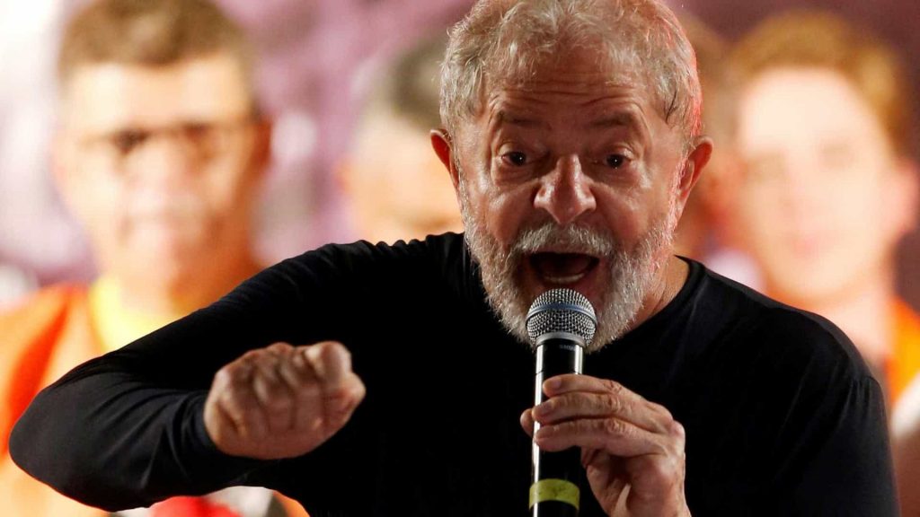 Lula ataca Lava Jato e diz não ser pombo para usar tornozeleira