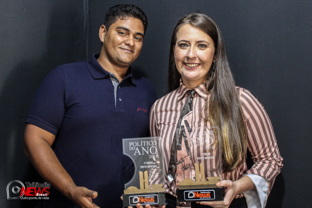 Jakeline Neto recebe troféu Vereador do Ano e Político do Ano de 2018