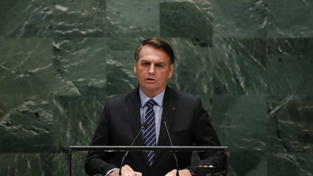 Bolsonaro volta a defender estabilidade de servidores como prioridade