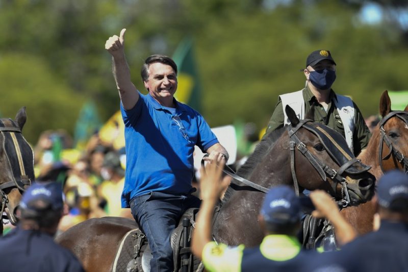 Justiça Federal obriga Bolsonaro a usar máscara em espaços públicos do DF