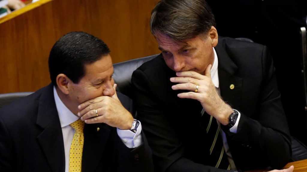 TSE começa julgar ações que pedem cassação de Bolsonaro e Mourão