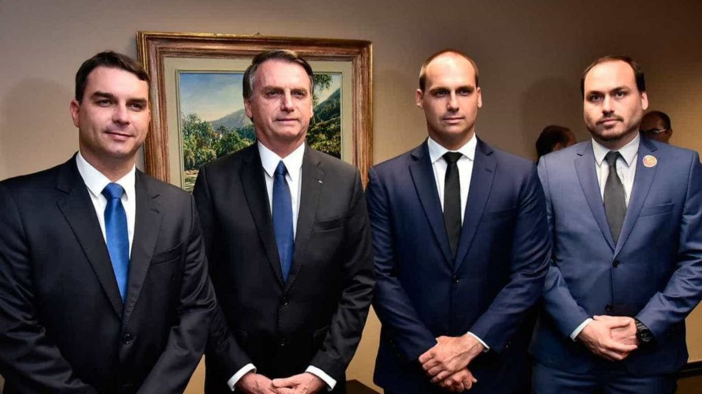 PF vai apurar vazamento de dados de Bolsonaro e filhos