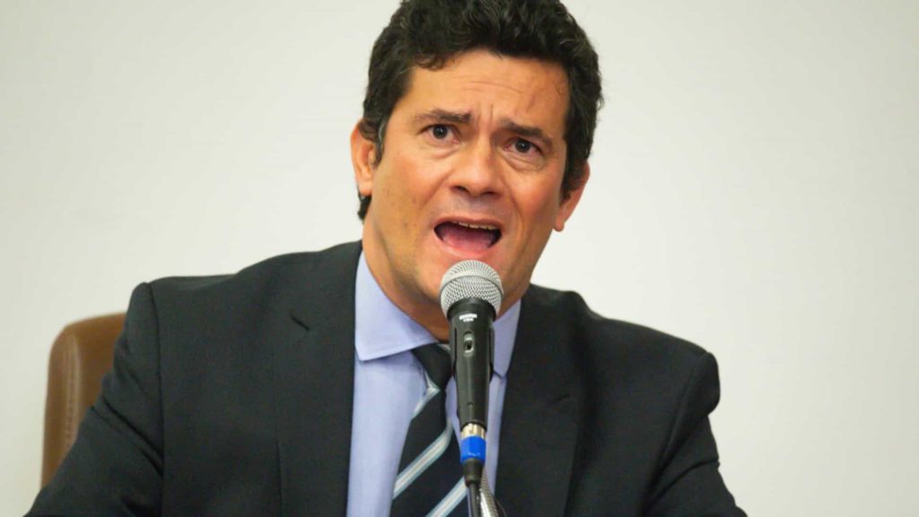 Chamado de ‘covarde’, Moro diz que políticas se constróem com ‘diálogo’