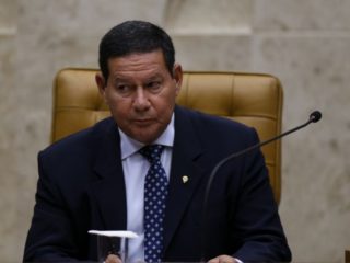 Mourão é atacado por bolsonaristas, depois de elogiar empresa chinesa