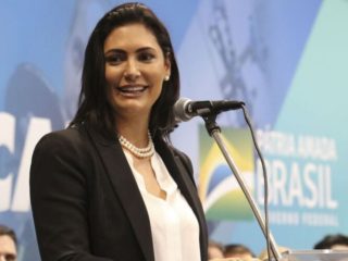 Michelle Bolsonaro muda Instagram após denúncia de que recebeu R$72 mil