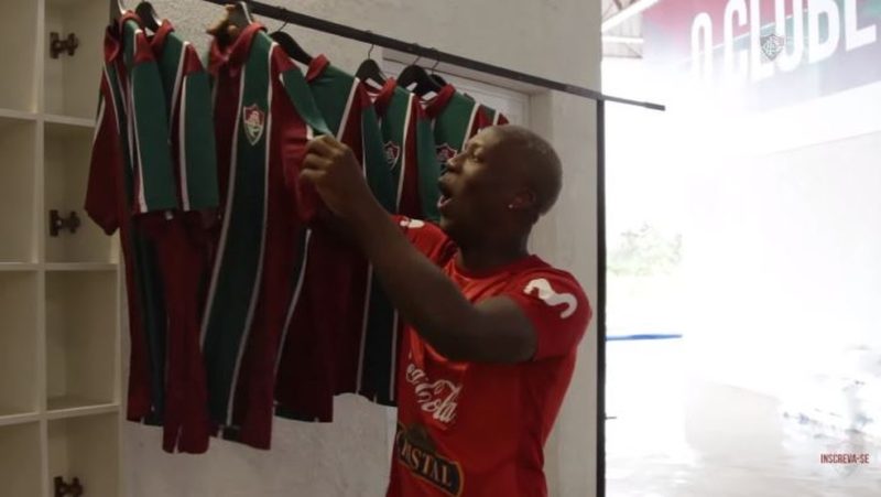 Fluminense mira lateral-direito da seleção peruana para substituir Gilberto, mas esbarra em janela