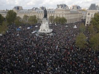 Marcha em Paris faz homenagem a professor decapitado por extremista