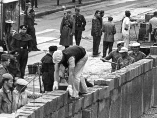 Em 13 de agosto de 1961 o Muro de Berlim foi construído