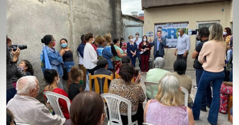 Campanha eleitoral em SP é marcada por aglomerações, apertos de mão de eleitores e mau uso da máscara