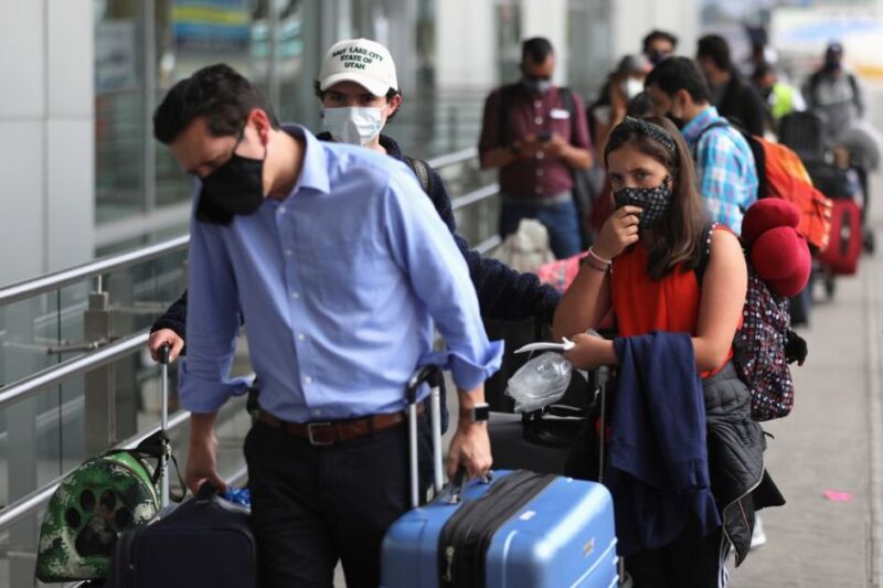 Colômbia excluirá venezuelanos em situação irregular da vacinação contra Covid-19