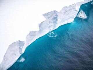 Em um voo militar é registrado o maior Iceberg do mundo