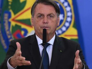 Bolsonaro critica decisão do STF, defende Kassio e diz que 'não vai ter vacina para todo mundo'