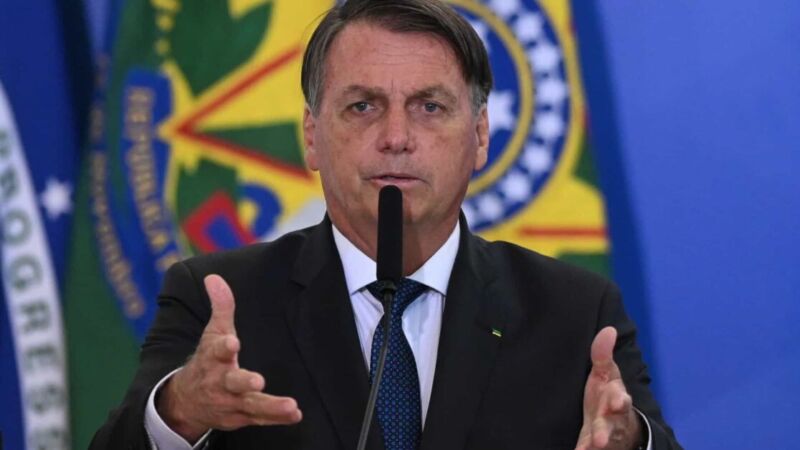 Bolsonaro critica decisão do STF, defende Kassio e diz que 'não vai ter vacina para todo mundo'