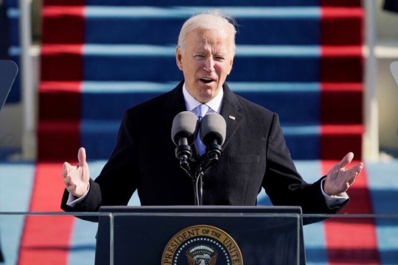 Biden assume presidência americana prometendo mudanças