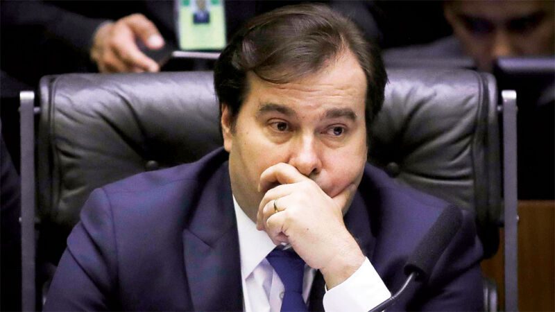 Maia rebate críticas de Bolsonaro á união de partidos