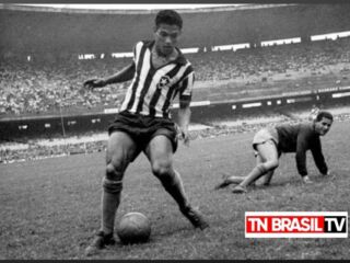 Há 38 anos morria Mané Garrincha, o gênio das pernas tortas.