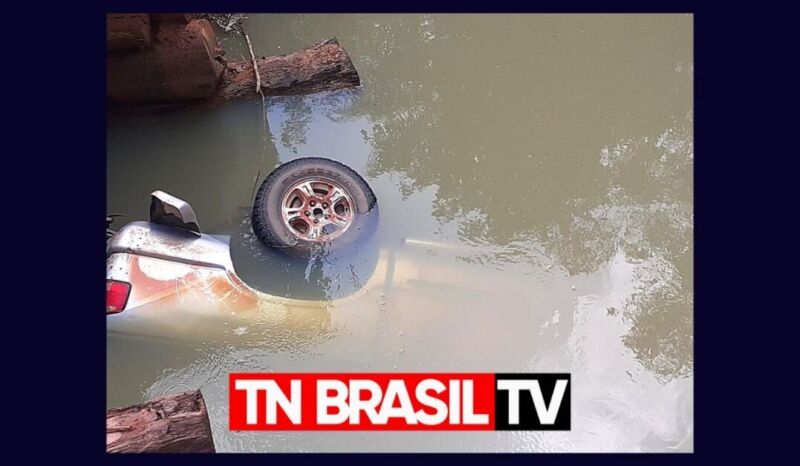 Carro cai em rio e deixa motorista morto na vicinal 12, em Tailândia