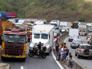 Caminhoneiros articulam para realizar nova greve no País