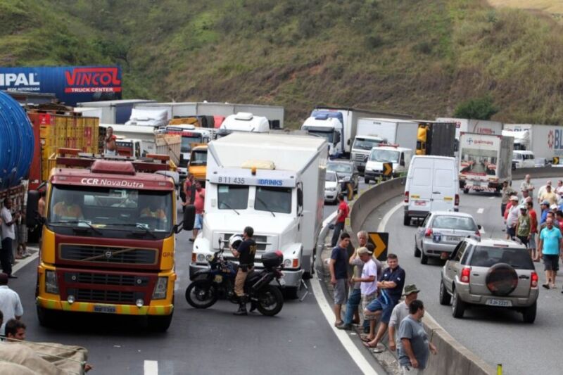 Caminhoneiros articulam para realizar nova greve no País