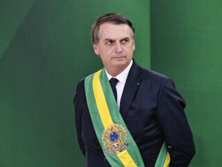 Bolsonaro nega atraso para inicio de vacinação no Brasil