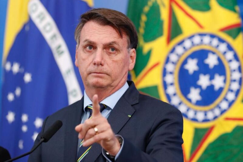 "Tem gente que só tem isso (Salário de R$15 mil )para sobreviver" diz Bolsonaro