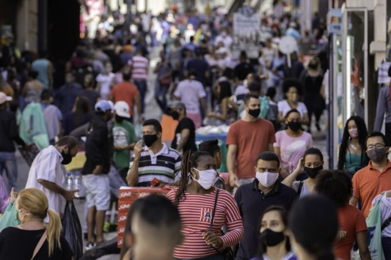 'Brasileiro é forte e não teme perigo' diz Bolsonaro ao criticar o isolamento em decorrer da Pandemia