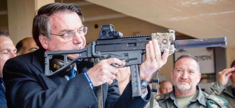 Jair Bolsonaro lança novo decreto para o uso de armas