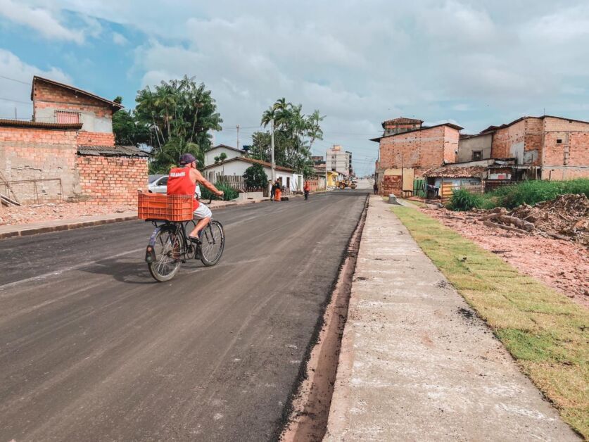 Prefeito Dr. Daniel Santos acompanha obras de recuperação da drenagem da Avenida Mário Covas