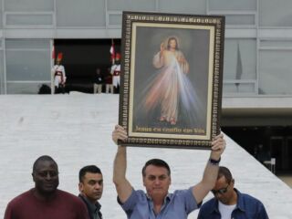 Presidente Jair Bolsonaro convoca população para 'dia de jejum e oração pela liberdade'
