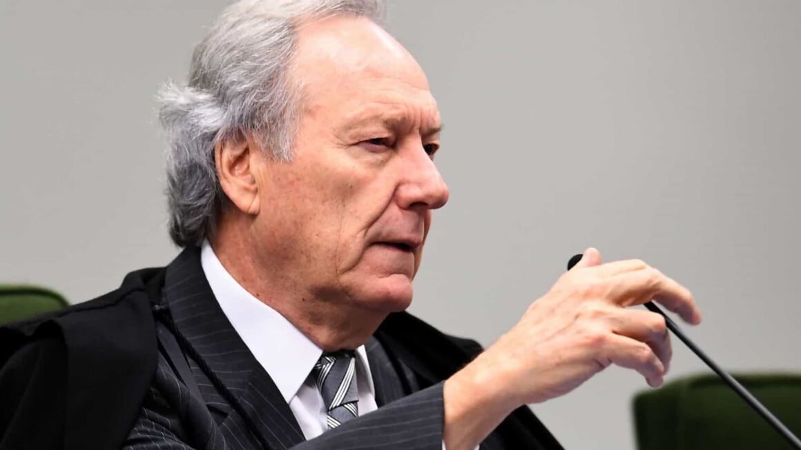 'Não é nenhum favor', diz Lewandowski sobre compra de vacina pelo governo federal
