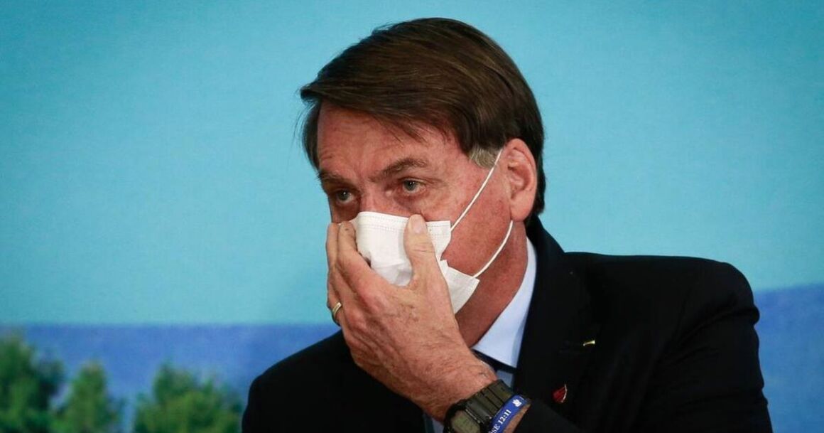Bolsonaro veta lei que fornece internet gratuita para estudantes e professores